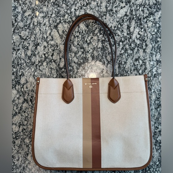 MICHAEL KORS HEIDI TWO TONE CANVAS TOTE BAG - Picture 1 of 6